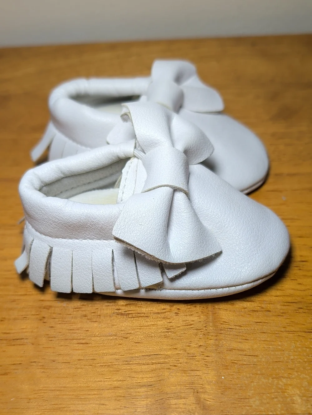 Desdemona White PU Leather Baby Moccasins Soft Soled Fringe Bow Girls Size XS
